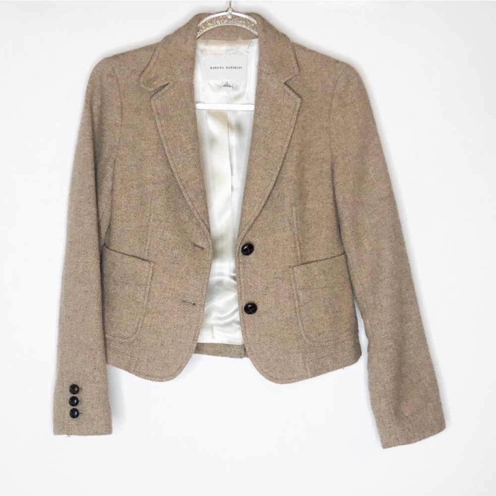Women’s fitted blazer